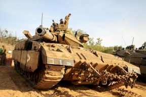  بعد الفشل بغزة..الجيش الإسرائيلي يصدر دبابة إيتان "الصامد"