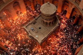 وصول شعلة من نور القبر المقدس إلى بيروت