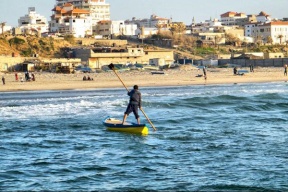 بحرية الاحتلال تطارد مراكب الصيادين وتعتقل 10 في بحر غزة