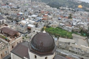 بلدية الاحتلال تُزيل محطة وقود في القدس