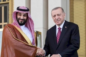 محمد بن سلمان "يكسر القاعدة" في تركيا.. هذا ما فعله (فيديو)