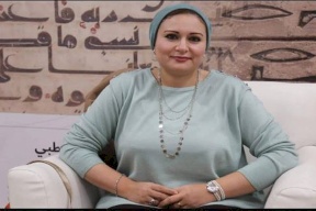 لسبب لا يصدق.. زوج روائية مصرية يفاجئها بدعوى فسخ زواج ويطالب بتعويض!