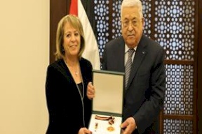 بالصور| الرئيس عباس يمنح نجمة القدس وبيت لحم لجمعية خيرية وشخصيات اعتبارية