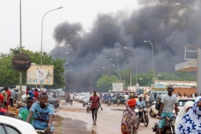 رئيس نيجيريا يطالب بمواصلة العقوبات ضد النيجر