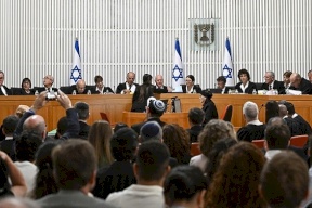 العليا الإسرائيلية تنظر بالتماس قدمته السلطة الفلسطينية ضد "قانون التعويضات" 