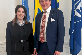 سفيرة فلسطين لدى السويد تطلع رئيس البرلمان السويدي على آخر التطورات
