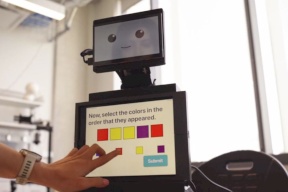 روبوت لمساعدة الأشخاص الذين يعانون الاختلال المعرفي المعتدل