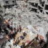 إسرائيل تعلن عن وقف تكتيكي للقصف.. وتضرب وسط وجنوب غزة