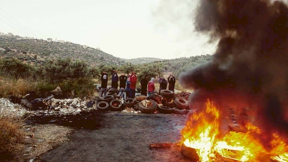 صور |  شبان يغلقون جميع طرق رام الله