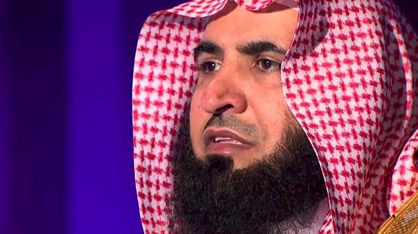 الغامدي: العباءة ليست من صميم تعاليم الإسلام