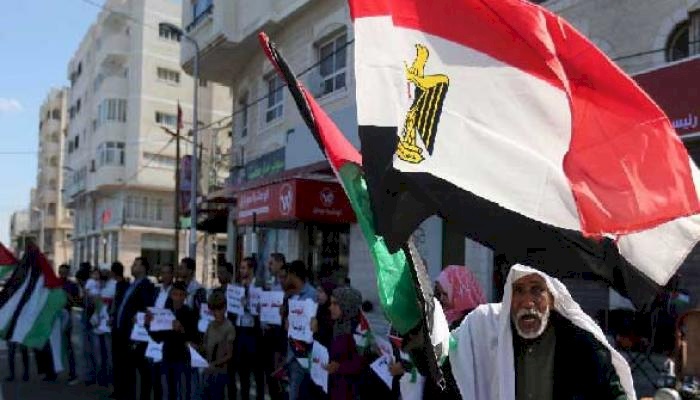 السفير اللوح يبحث مع الجالية الفلسطينية الوافدة من سوريا قضاياهم المعيشية في مصر