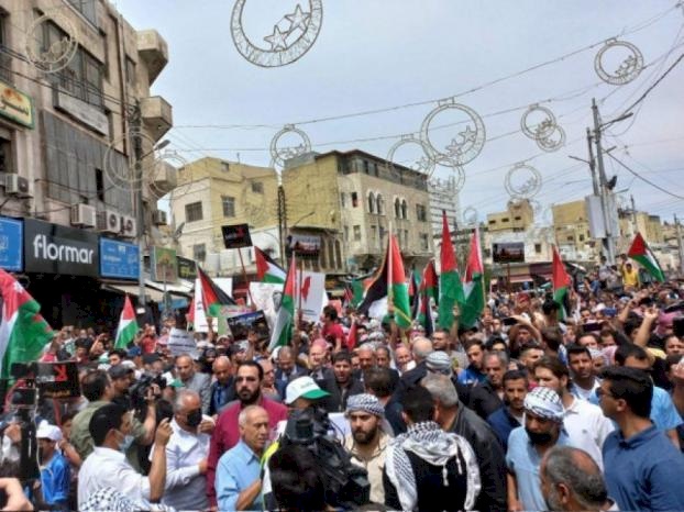 مسيرات ووقفات في عدة محافظات أردنية تنديدا بالعدوان الإسرائيلي على المسجد الأقصى