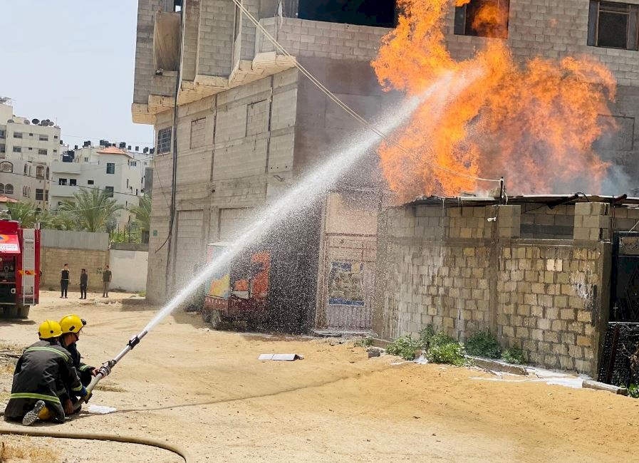 غزة: السيطرة على حريق في نقطة غاز عشوائية