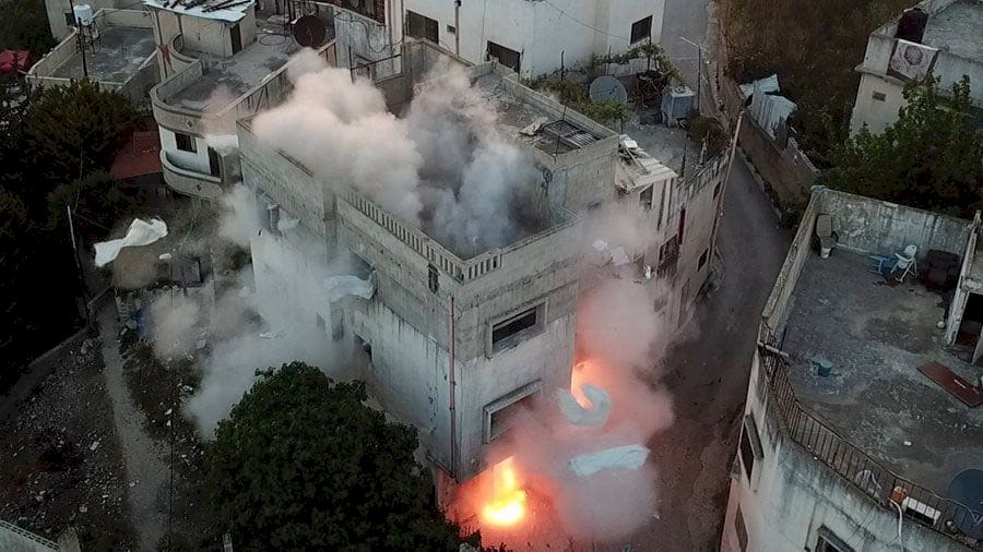 الاحتلال يهدم منزلي الشهيدين القواسمي في مدينة الخليل (فيديو)