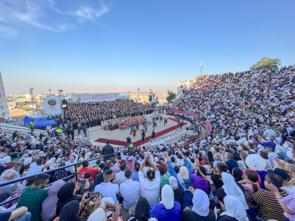  مستوطنون يضخون مياهاً عادمة في بيت لحم 