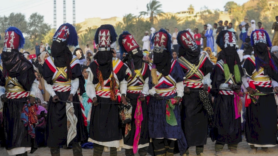 طوارق الصحراء الجزائرية يحتفلون بمهرجان السبيبة التقليدي