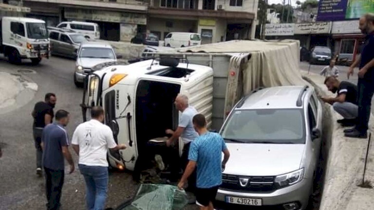 حادثة الكحالة جنوب لبنان: قتيلان واشتباكات بعد انقلاب حافلة لحزب الله