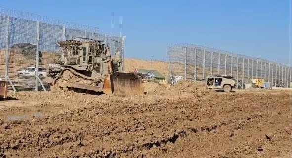 رغم قرار مجلس وزراء الاحتلال: عمال فلسطينيون يعملون في إسرائيل في بناء الجدار الجديد مع غزة