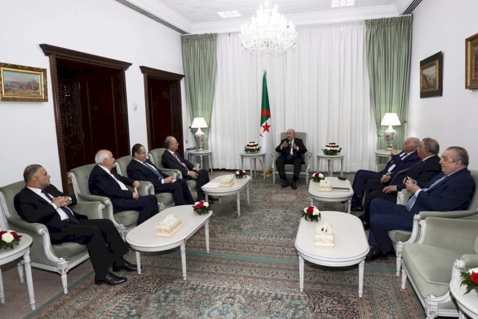 رئيس الوزراء مصطفى يلتقي نظيره الجزائري ووزير الخارجية كلا على حدة