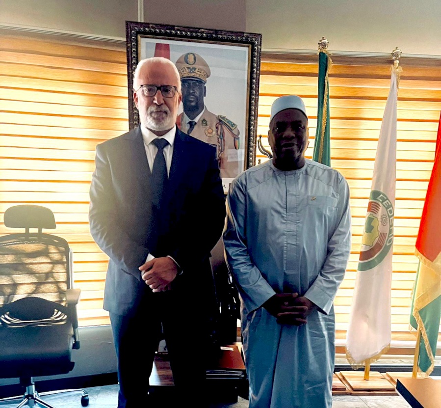 السفير أبو بكر يطلع وزير خارجية غينيا على تطورات عدوان الاحتلال على شعبنا