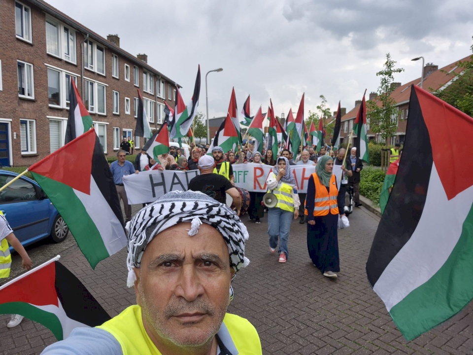 مسيرة تجوب شوارع هولندا تطالب بوقف إطلاق النار بغزة ومقاطعة الاحتلال