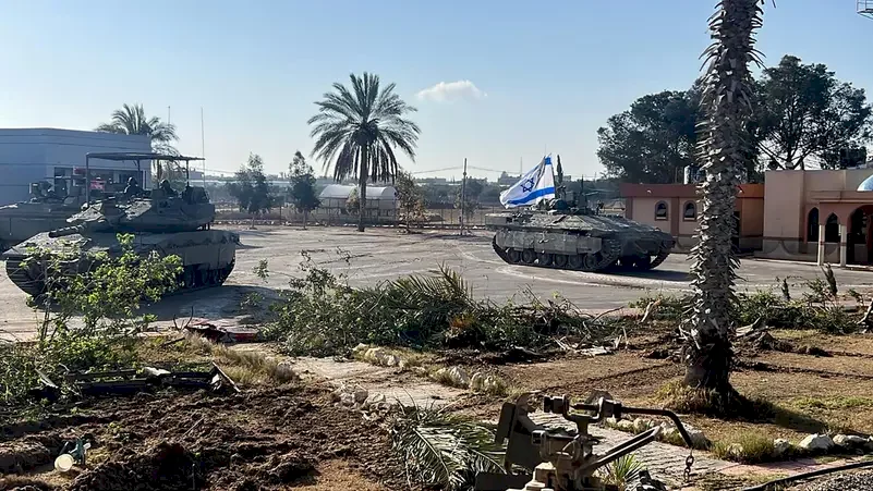 الجيش الإسرائيلي يعلن سيطرته بالكامل على محور فيلادلفيا ويزعم العثور على أنفاق