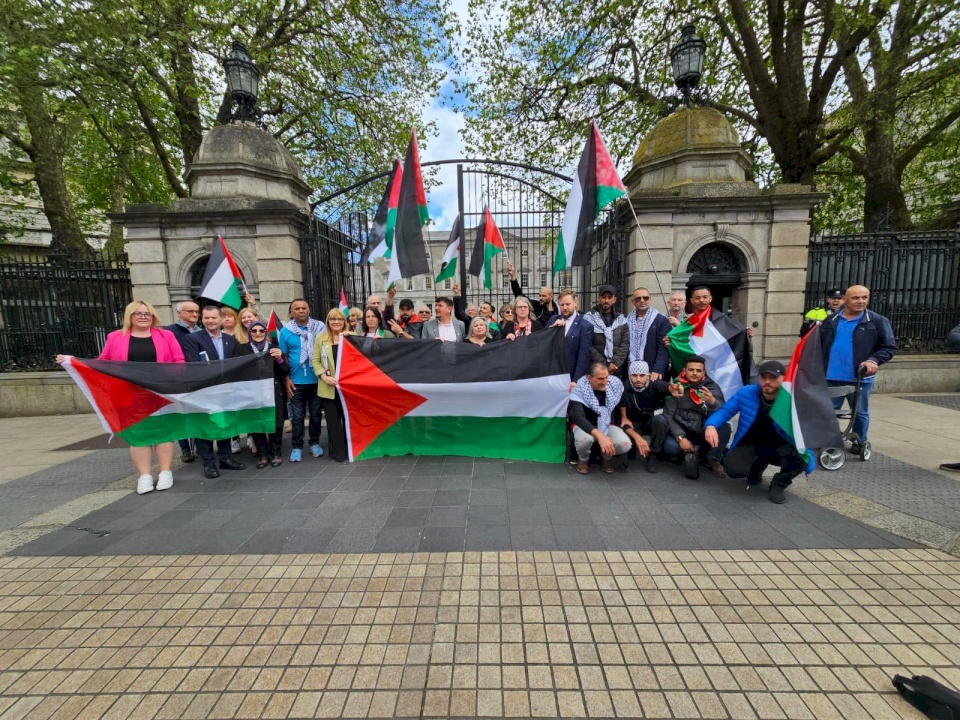 الجالية الفلسطينية تحتفل باعتراف ايرلندا بدولة فلسطين . 