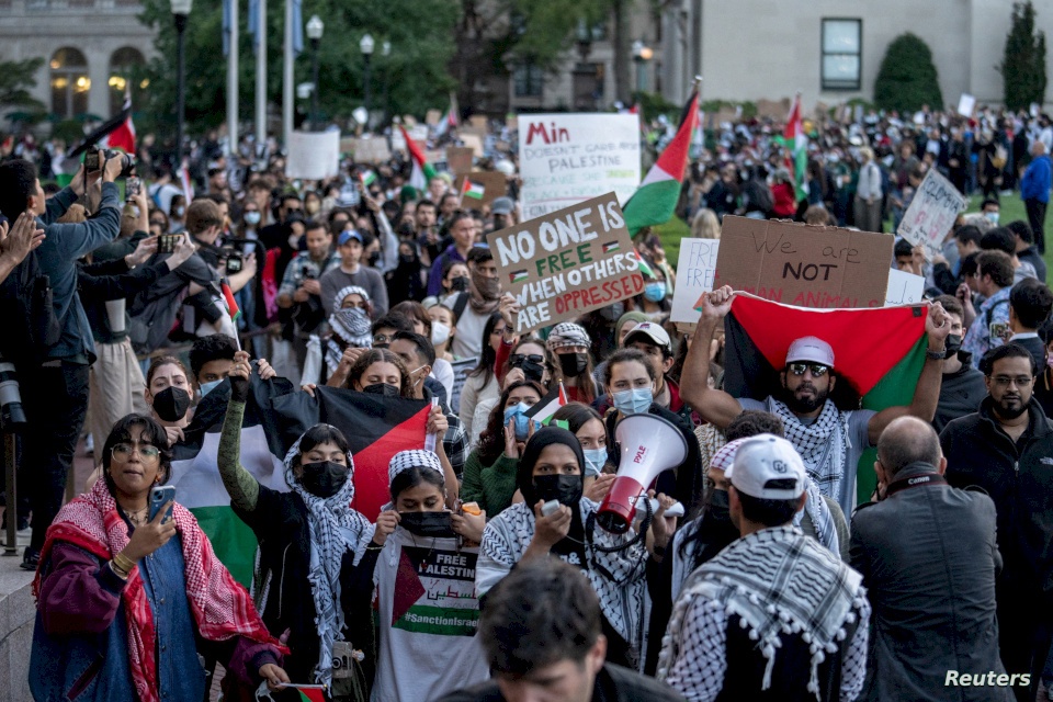 نيويورك: متظاهرون يطالبون شركة "ميرسك" بقطع علاقتها مع إسرائيل