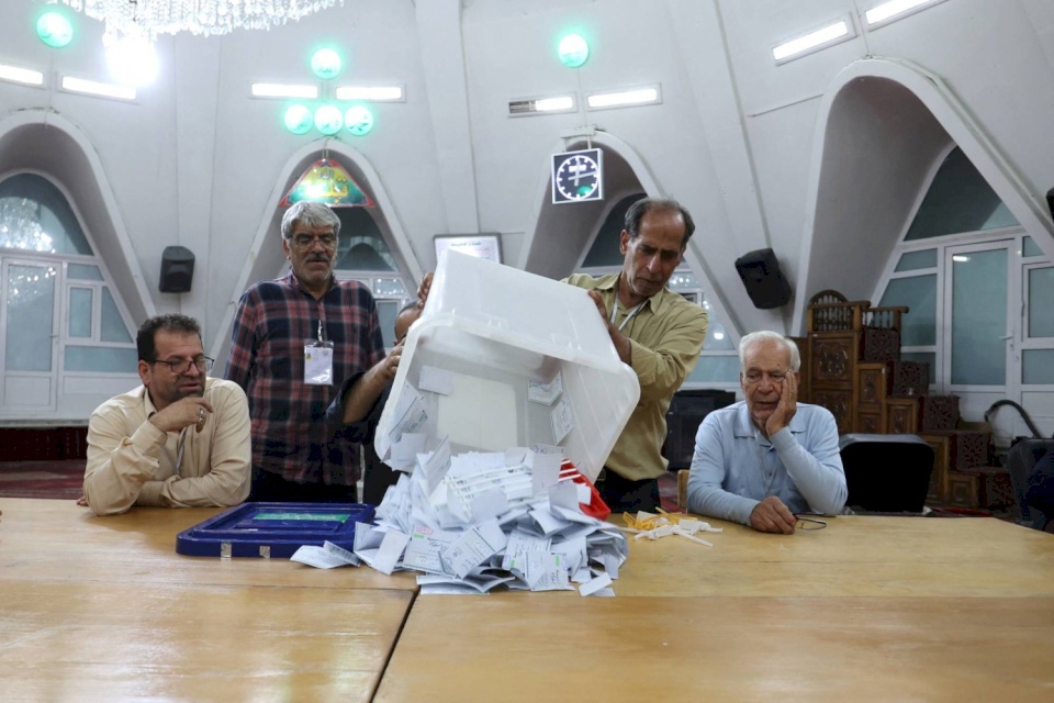 «الداخلية الإيرانية»: مسعود بزشكيان يتصدر النتائج الأولية لانتخابات الرئاسة