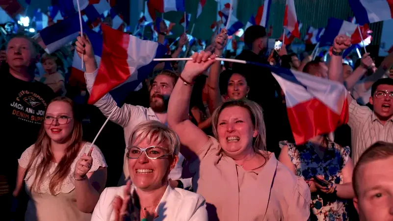 أقصى اليمين يتصدر انتخابات فرنسا.. وماكرون يدعو لمواجهته
