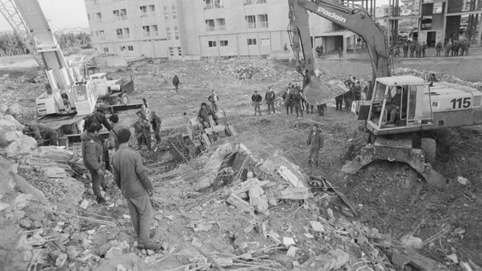 إسرائيل: هجوم "انتحاري" خلف حادثة صور عام 1982