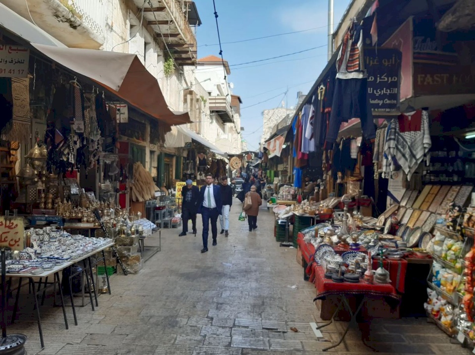 الاقتصاد: الاحتلال يمنع إدخال أكثر من 100 مادة خام للسوق الفلسطينية