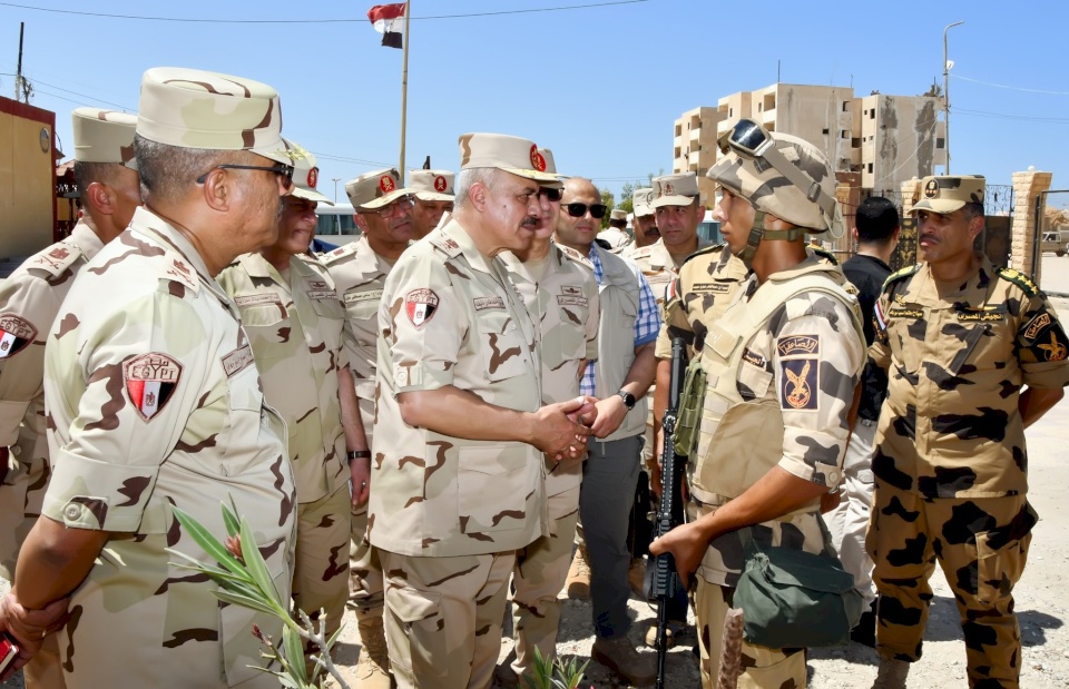 زيارة مفاجئة لرئيس أركان الجيش المصري إلى حدود غزة