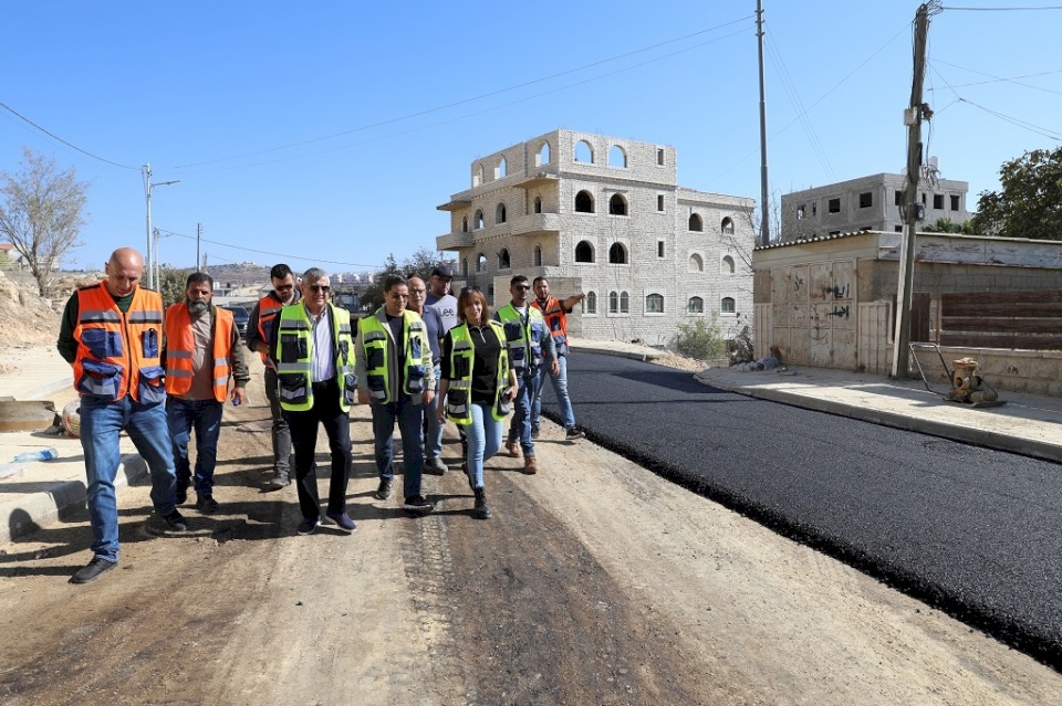 وزير الأشغال: ننفذ حاليا 22 مشروعا في مجال الطرق بتكلفة 100 مليون شيقل