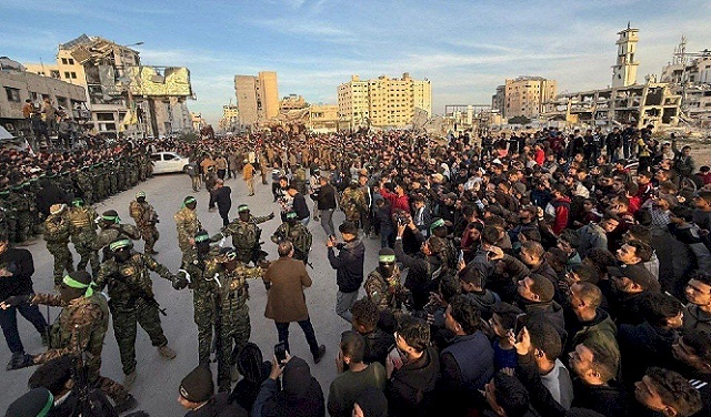 وقف إطلاق النار في قطاع غزة: إسرائيل تتسلم الأسيرات الثلاث