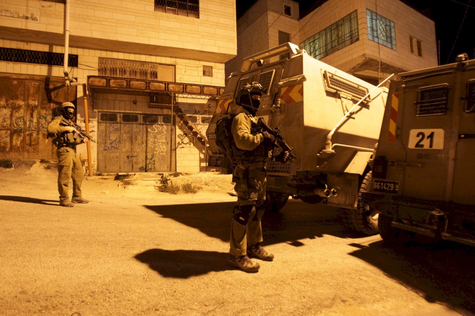 اصابة إثنين واعتقال ثلاثة خلال اقتحام قوات الاحتلال لمخيم جنين