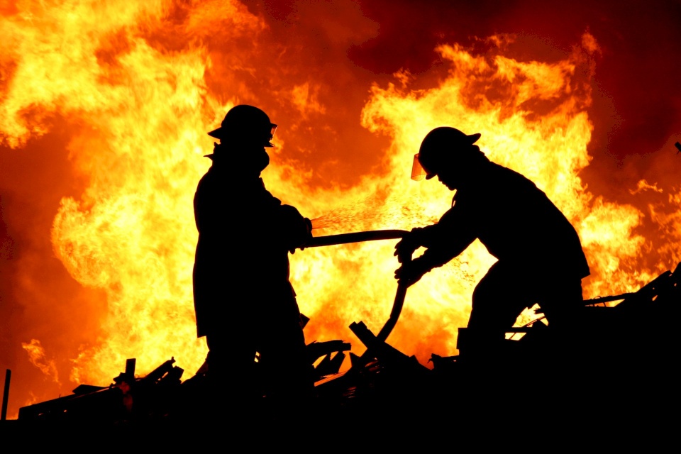 إصابة 3 مواطنات في حريق منزل ببلدة الخضر