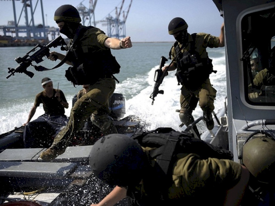 بحرية الاحتلال تعتقل 3 صيادين قبالة بحر غزة