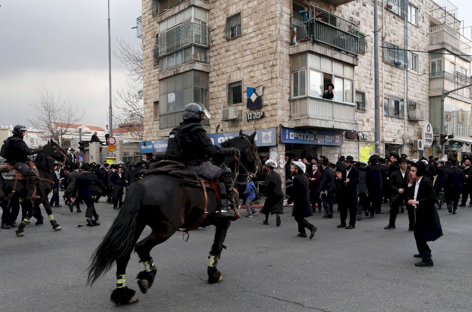 الحريديم يهاجمون الشرطة الإسرائيلية في القدس